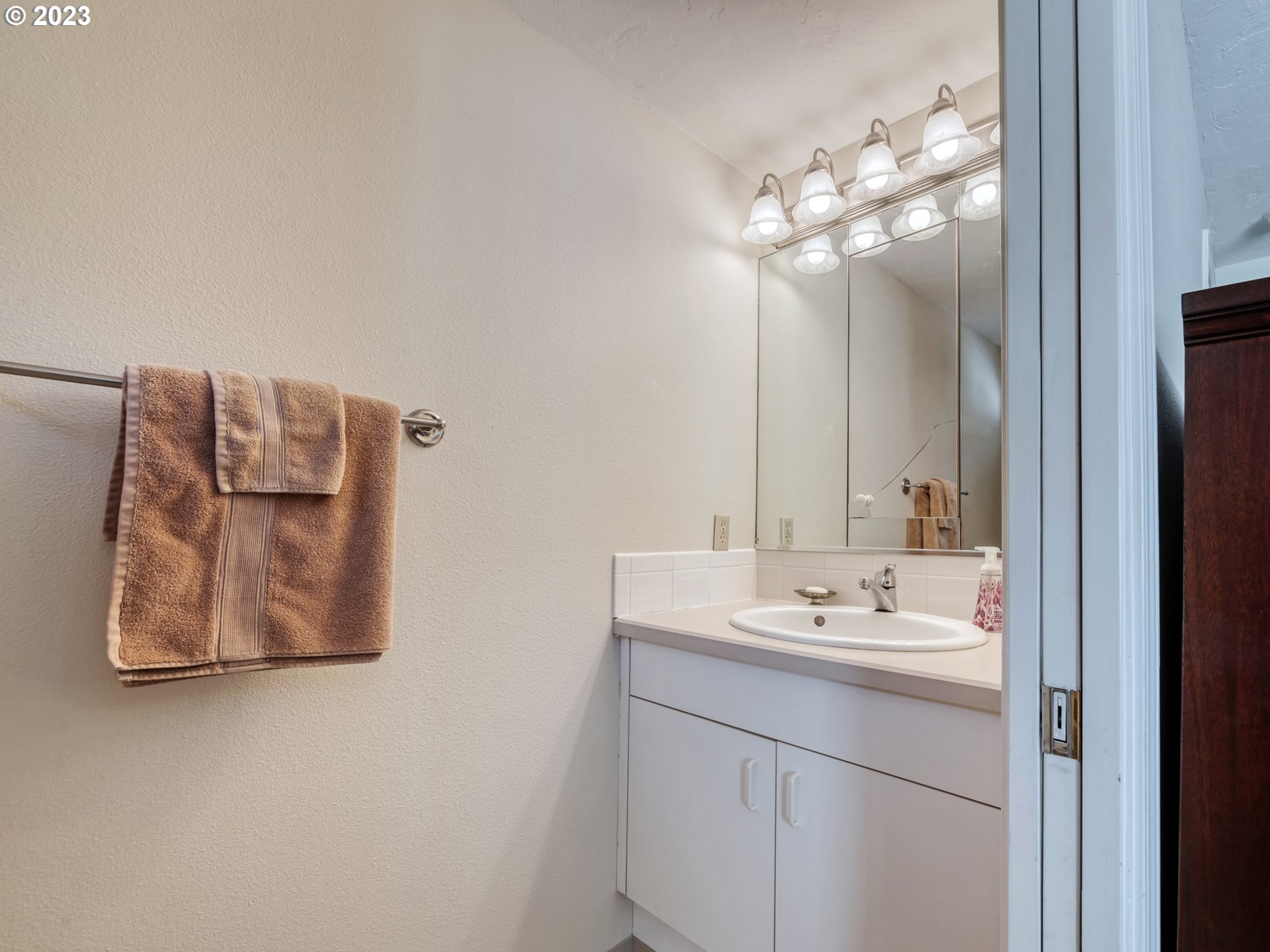40176 York Lane Springfield, OR 97478 - Photo 21 of 48 a bathroom with a sink vanity and mirror