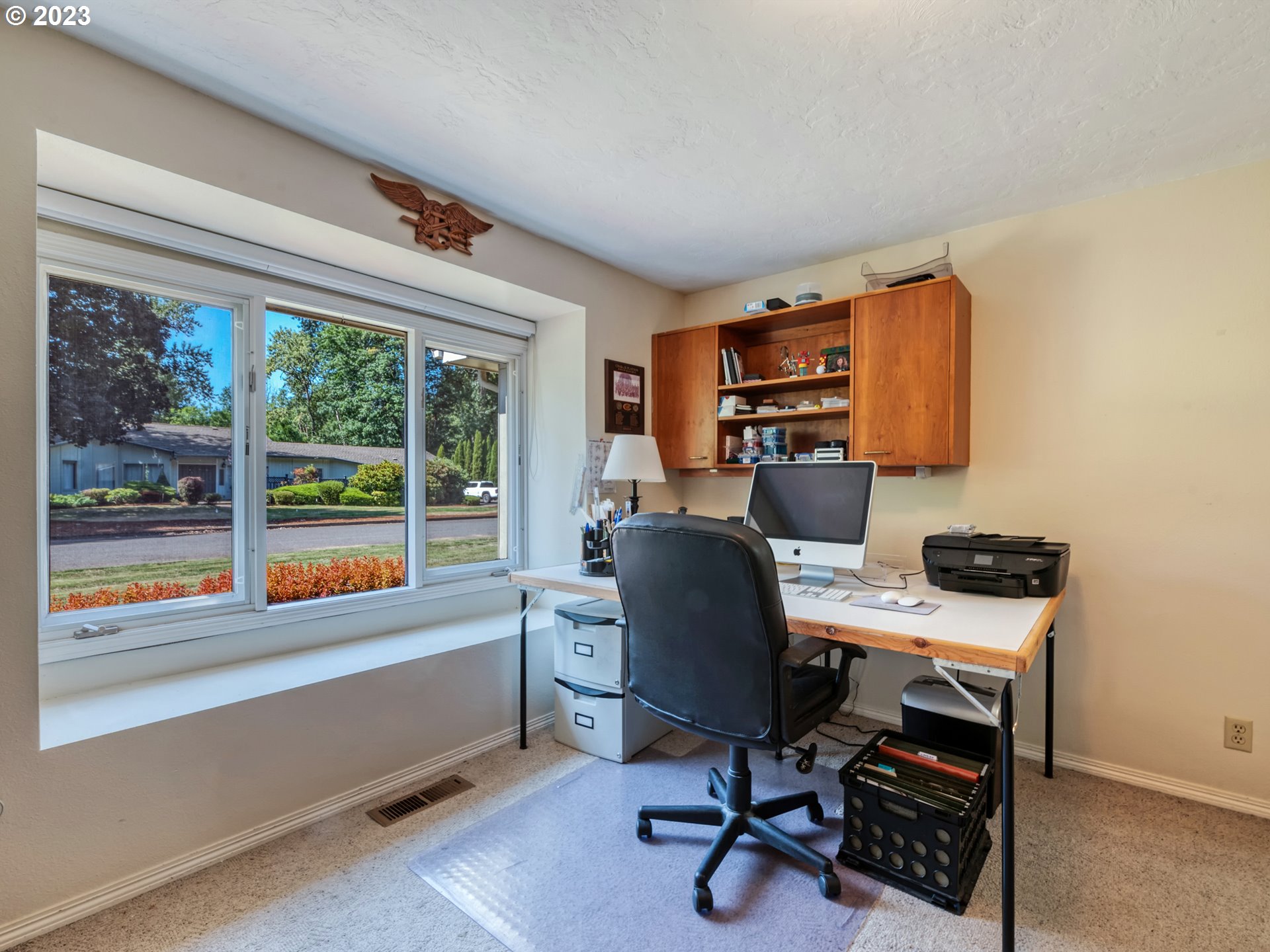 40176 York Lane Springfield, OR 97478 - Photo 23 of 48 a view of a workspace with furniture and a window