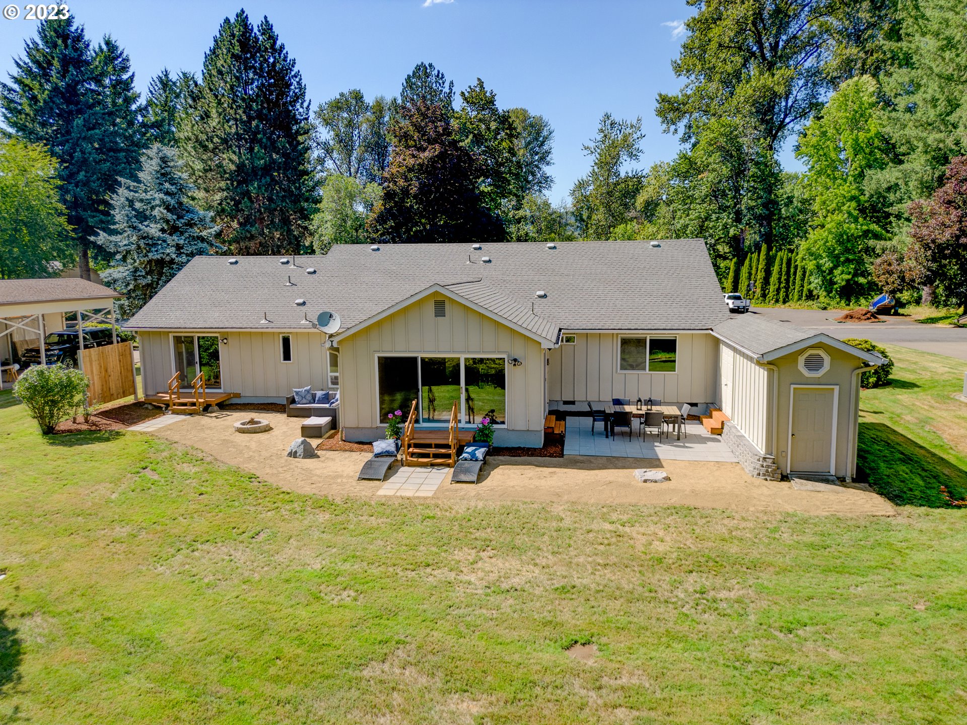 40176 York Lane Springfield, OR 97478 - Photo 38 of 48 a view of a house with swimming pool and sitting area