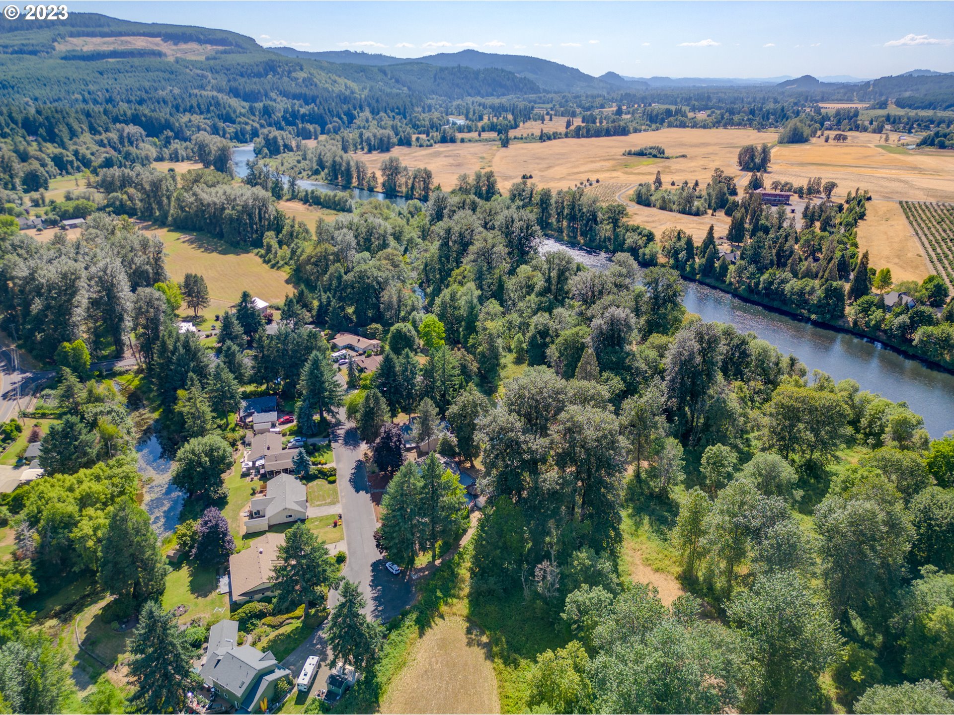 40176 York Lane Springfield, OR 97478 - Photo 48 of 48 a view of lake and mountain