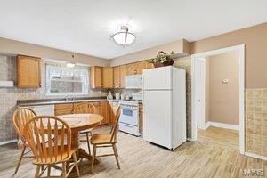 5225 Heege Road St. Louis, MO 63123 - Photo 9 of 22 Gallery Image 9