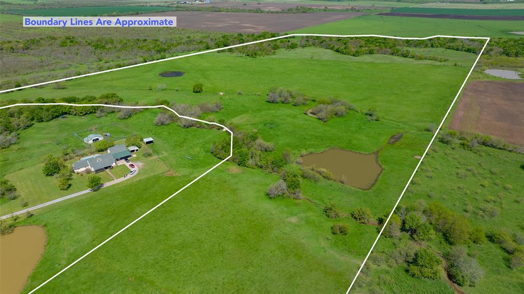 a view of a tennis court