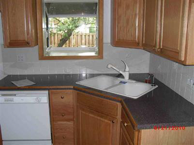24085 Rockingham Street Southfield, MI 48033 - Photo 5 of 11 20159750-4.JPG