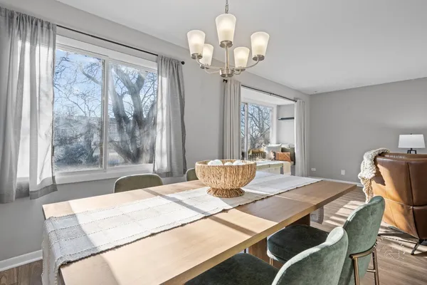 $215,000 | 2924 Roberts Drive, Unit 8, Woodridge, IL 60517