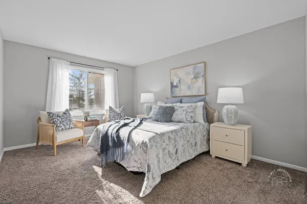 $215,000 | 2924 Roberts Drive, Unit 8, Woodridge, IL 60517