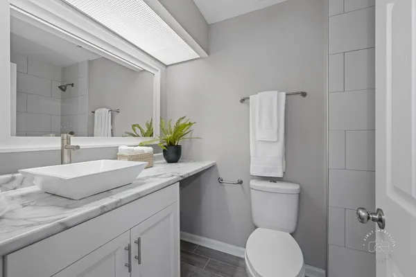 $215,000 | 2924 Roberts Drive, Unit 8, Woodridge, IL 60517
