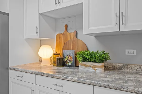 $215,000 | 2924 Roberts Drive, Unit 8, Woodridge, IL 60517