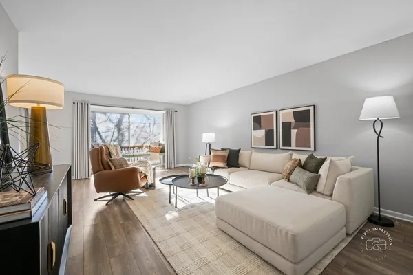 $215,000 | 2924 Roberts Drive, Unit 8, Woodridge, IL 60517