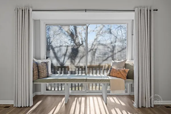 $215,000 | 2924 Roberts Drive, Unit 8, Woodridge, IL 60517