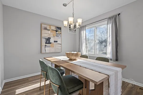 $215,000 | 2924 Roberts Drive, Unit 8, Woodridge, IL 60517