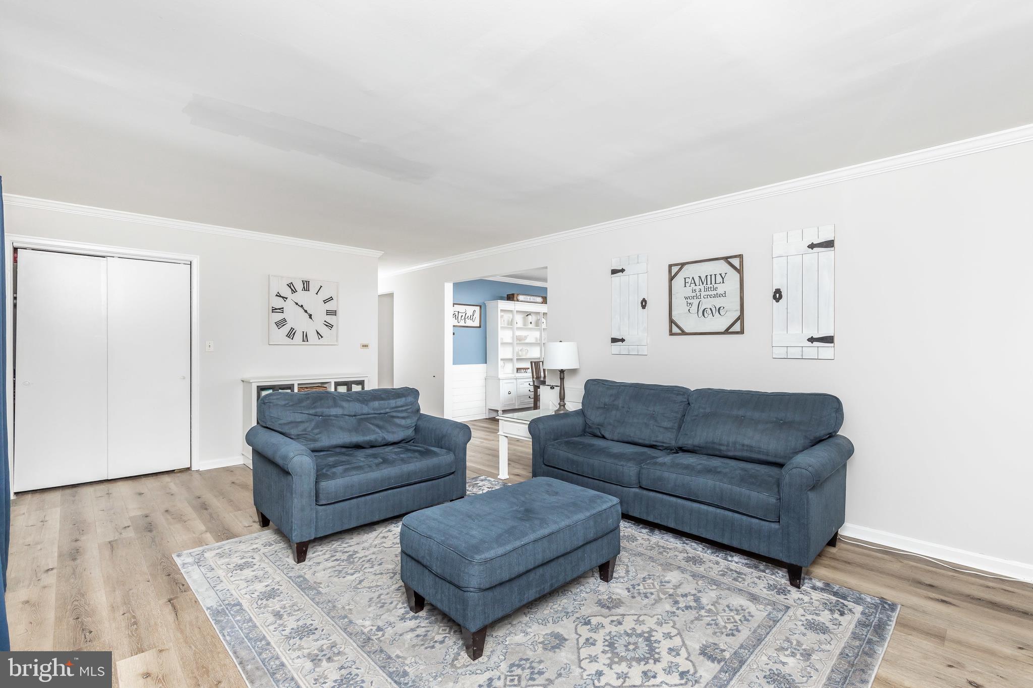 110 Charmuth Road Lutherville-Timonium, MD 21093 - Photo 8 of 50 Living Room