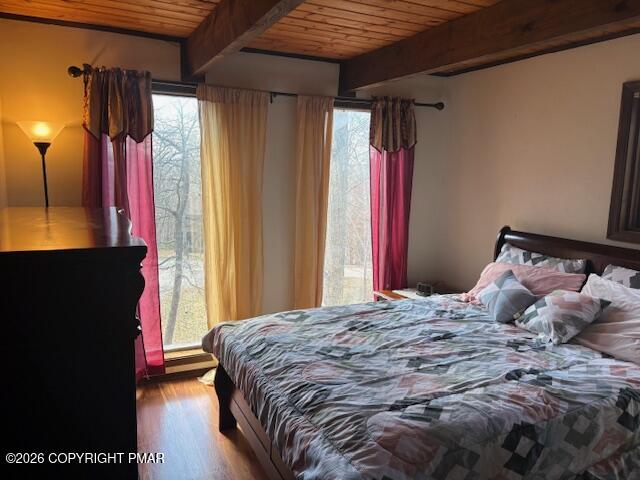 141 Mansfield Court Bushkill, PA 18324 - Photo 11 of 28 a bedroom with a bed and a window