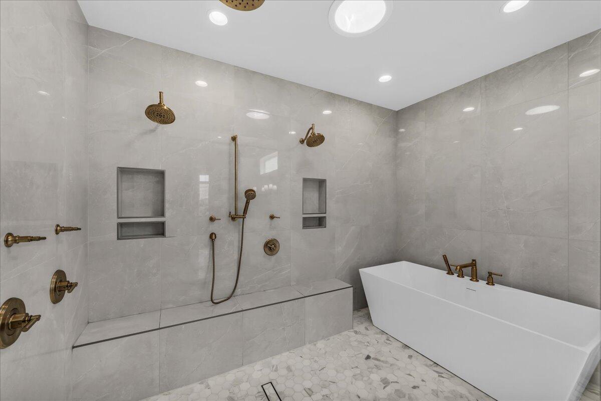 2608 Canyon Ridge Drive St. George, UT 84770 - Photo 48 of 108 Primary Shower and Tub