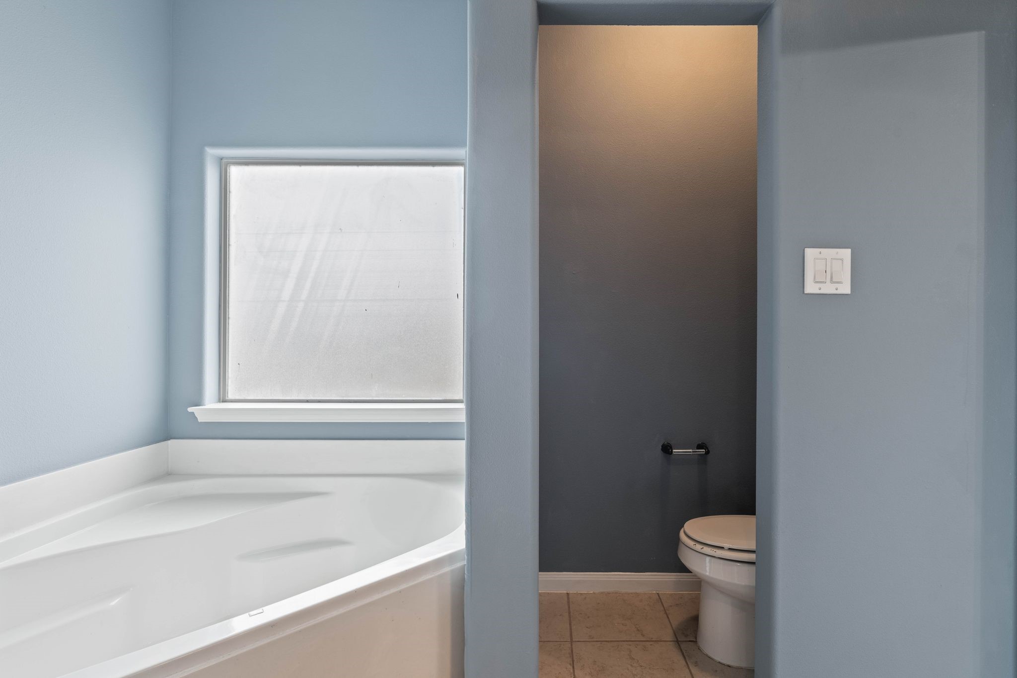 18875 Maverick Ranch Road East Magnolia, TX 77355 - Photo 24 of 45 a bathroom with a toilet and a bathtub