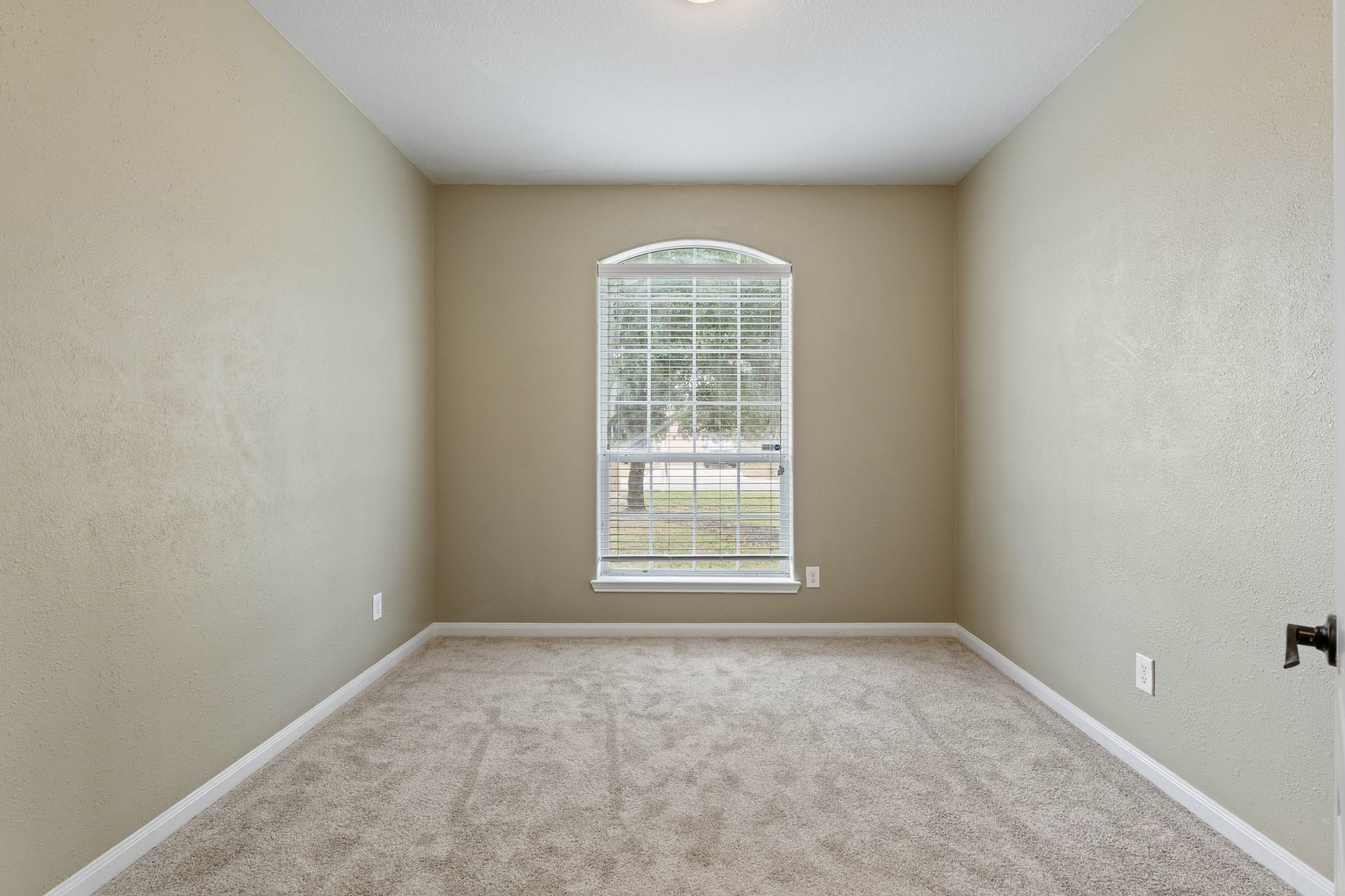 18875 Maverick Ranch Road East Magnolia, TX 77355 - Photo 29 of 45 an empty room with a window
