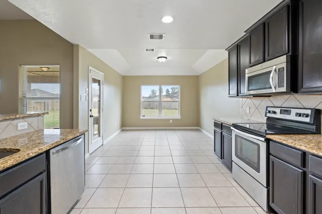 $1,995 | 18875 Maverick Ranch Road East, Magnolia, TX 77355