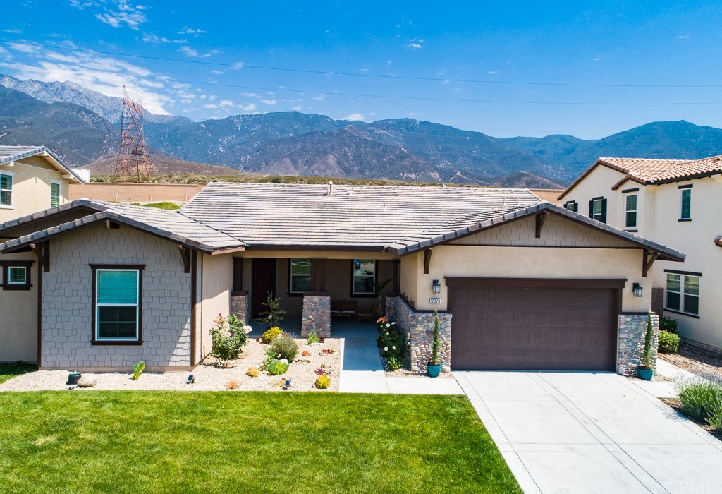 a front view of house with yard