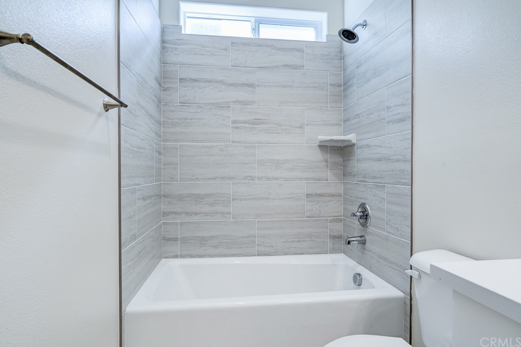12370 Alamo Drive Rancho Cucamonga, CA 91739 - Photo 43 of 47 a bathroom with a bathtub