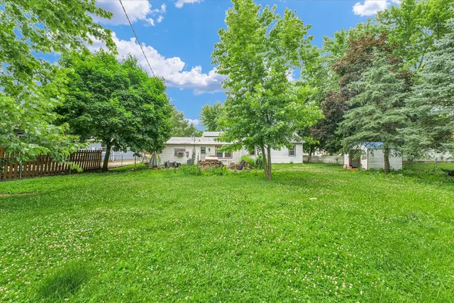 a view of a house with backyard and garden