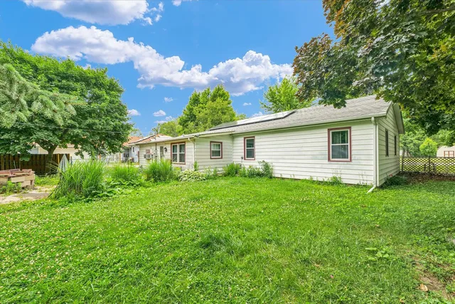 a view of a house with backyard and garden