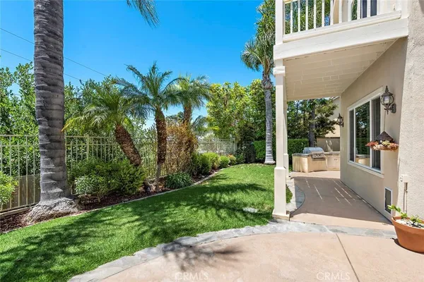 a view of a back yard of the house