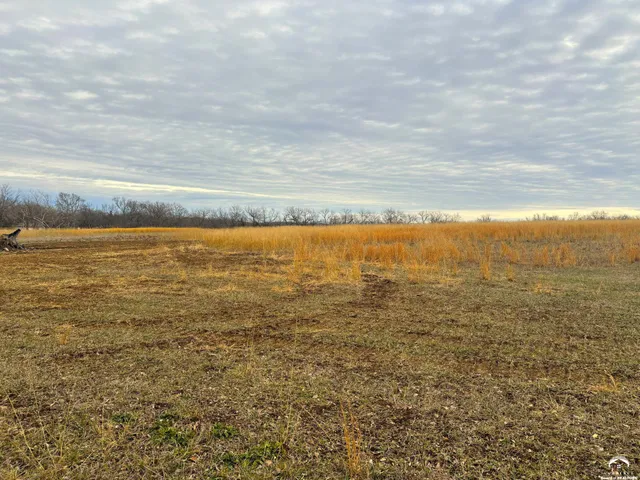 $92,500 | 980 Southeast Stanley Road, Tecumseh, KS 66542