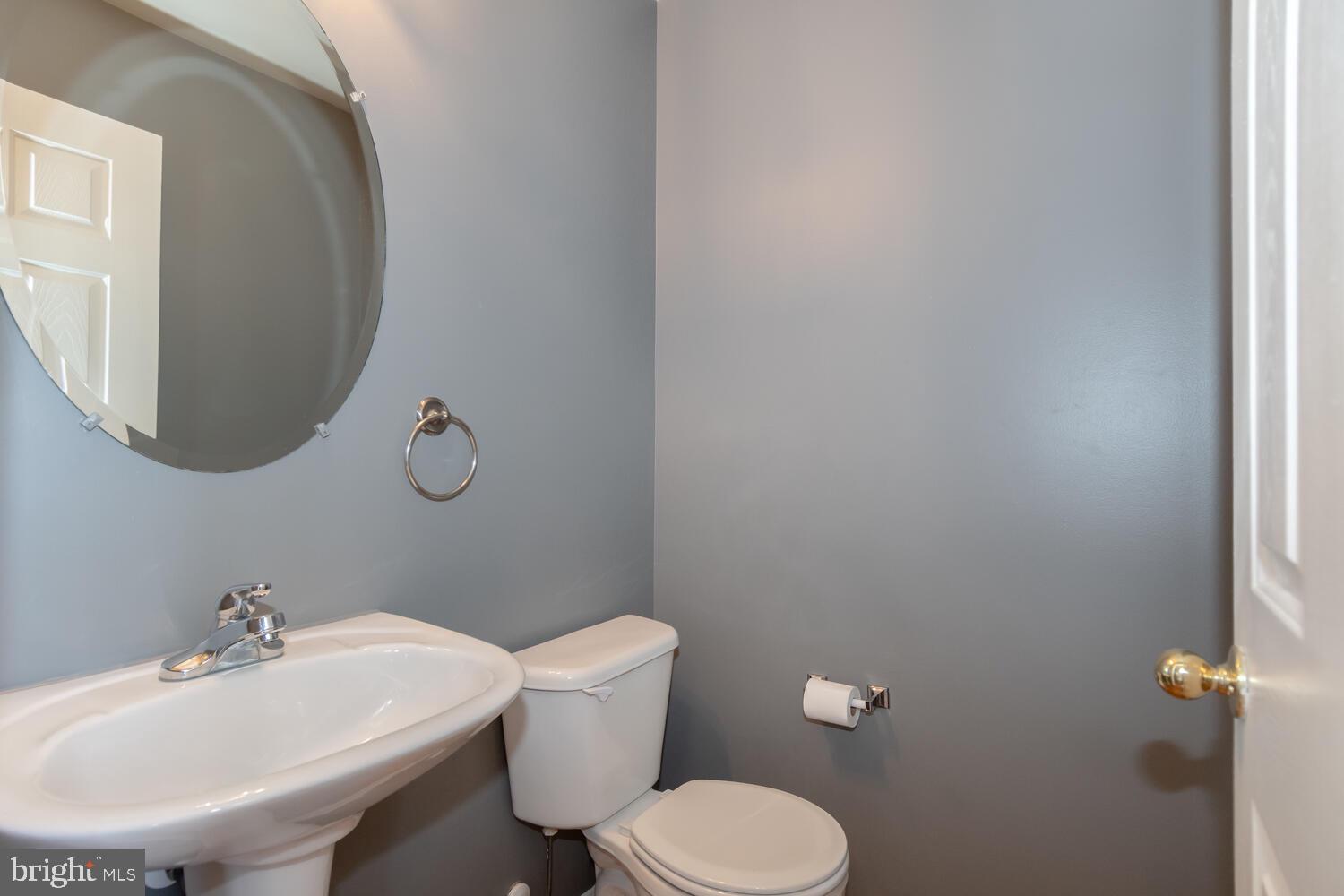 408 Robbins Farm Road Cambridge, MD 21613 - Photo 17 of 48 Main level - Hall half bath