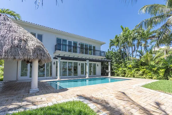 $30,000 | 425 North Shore Drive, Miami Beach, FL 33141