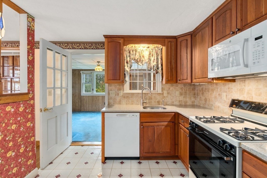 27 Audubon Road Norwood, MA 02062 - Photo 4 of 31