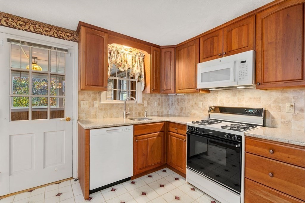 27 Audubon Road Norwood, MA 02062 - Photo 5 of 31