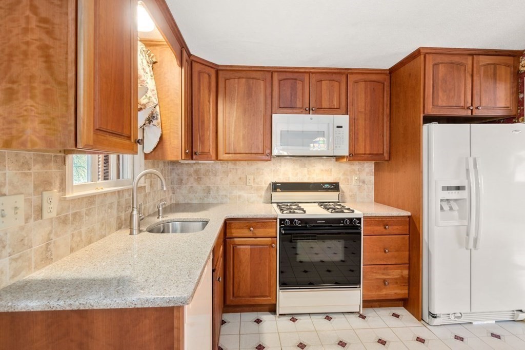 27 Audubon Road Norwood, MA 02062 - Photo 7 of 31