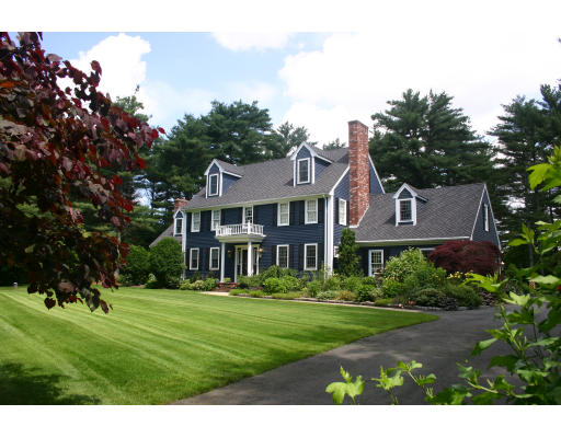 39 Hiller Road Rochester, MA 02770 - Photo 1 of 1 a front view of a house with a garden