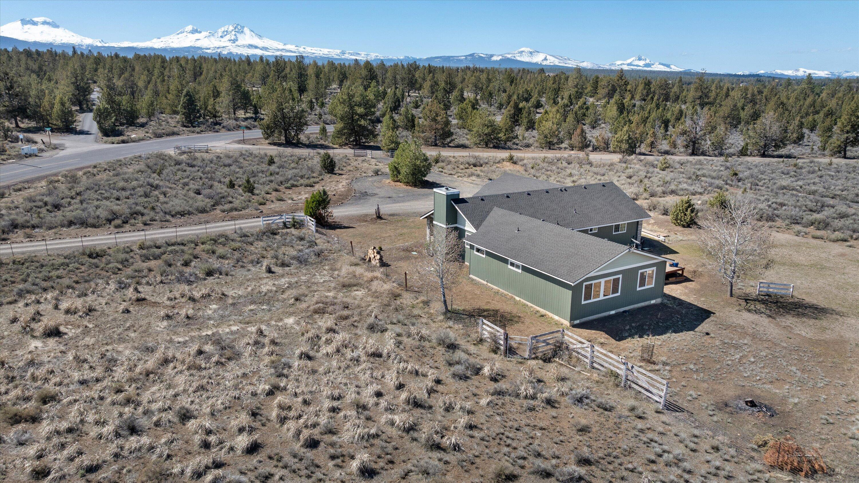 17518 Plainview Road Bend, OR 97703 - Photo 30 of 35 40-240403_JILLROSELL-14