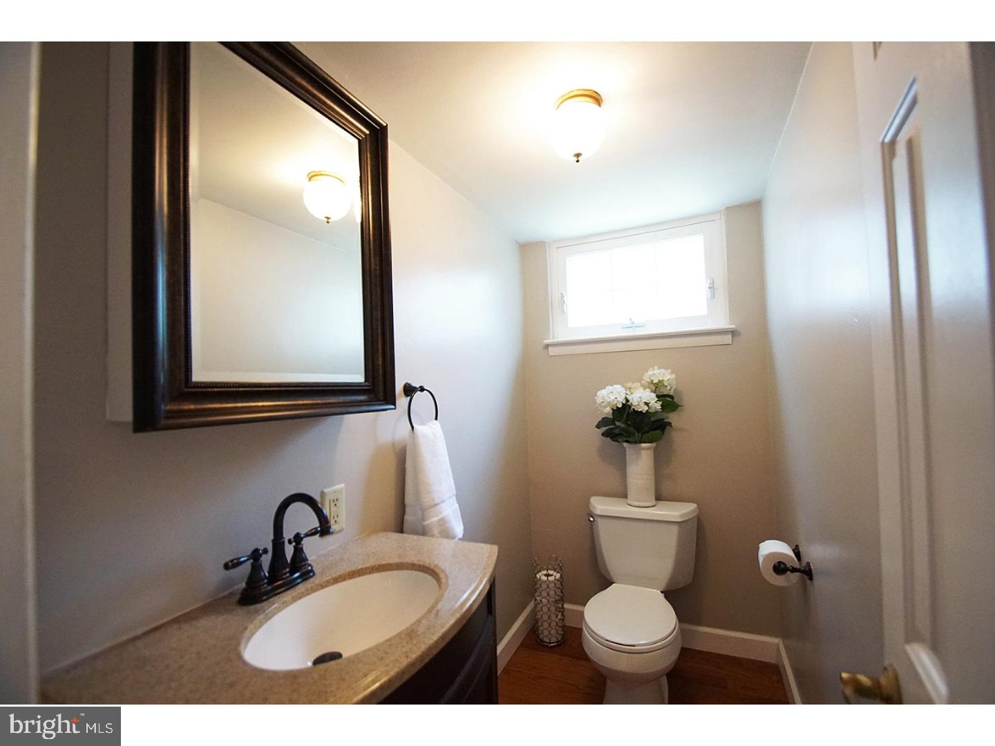 33 Colonial Road Havertown, PA 19083 - Photo 17 of 20 Bathroom