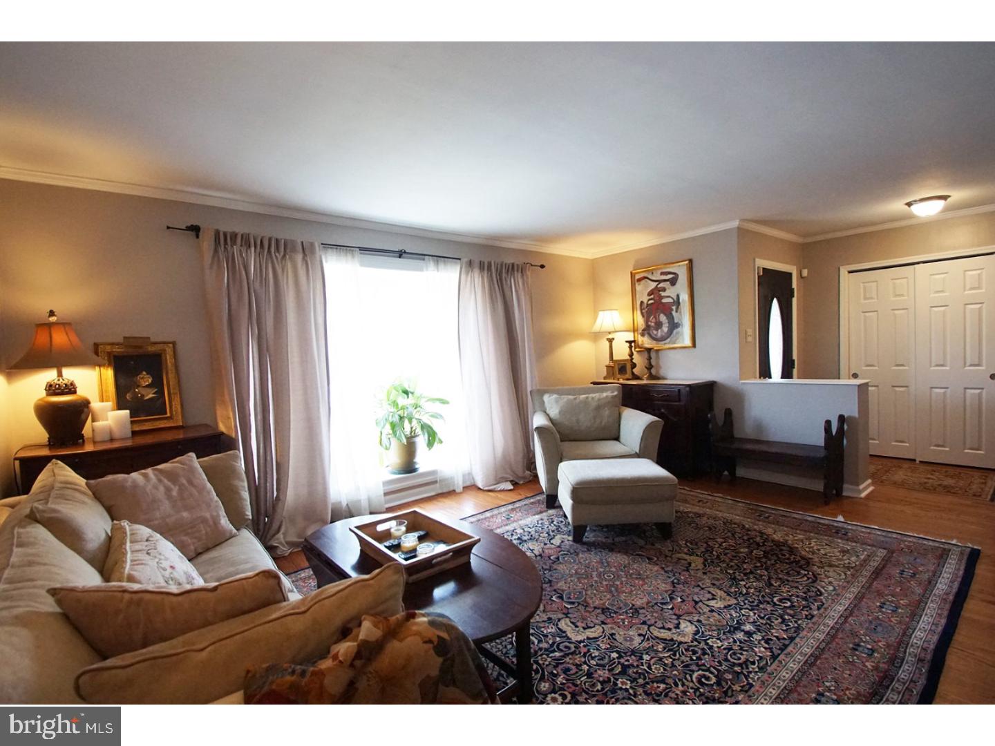 33 Colonial Road Havertown, PA 19083 - Photo 6 of 20 Living Room
