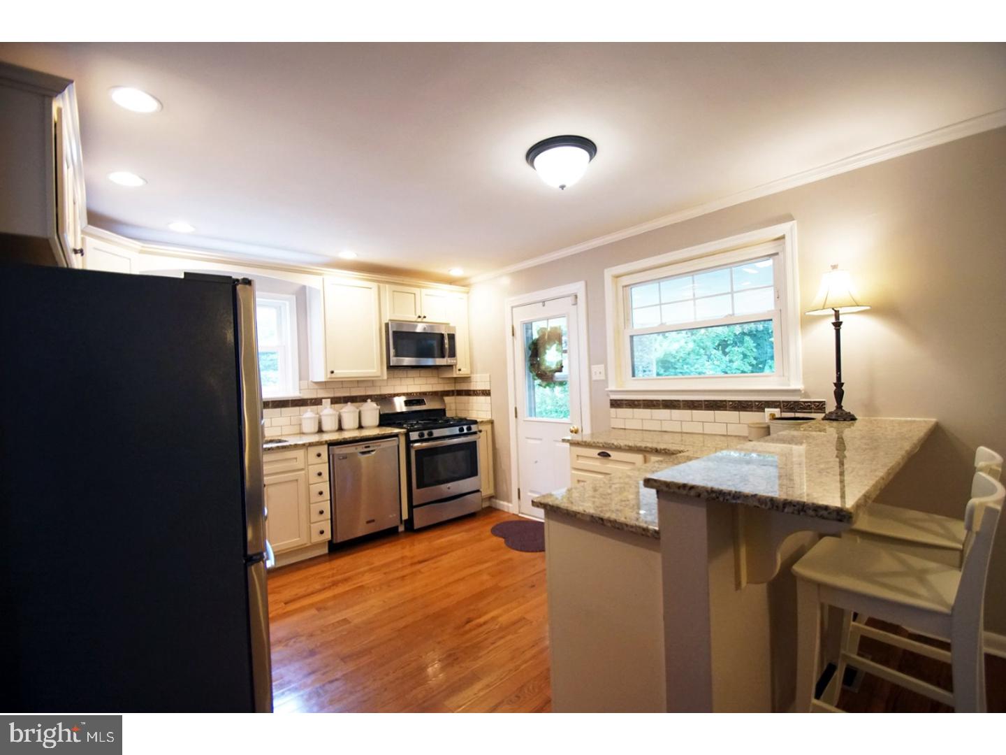33 Colonial Road Havertown, PA 19083 - Photo 8 of 20 Kitchen