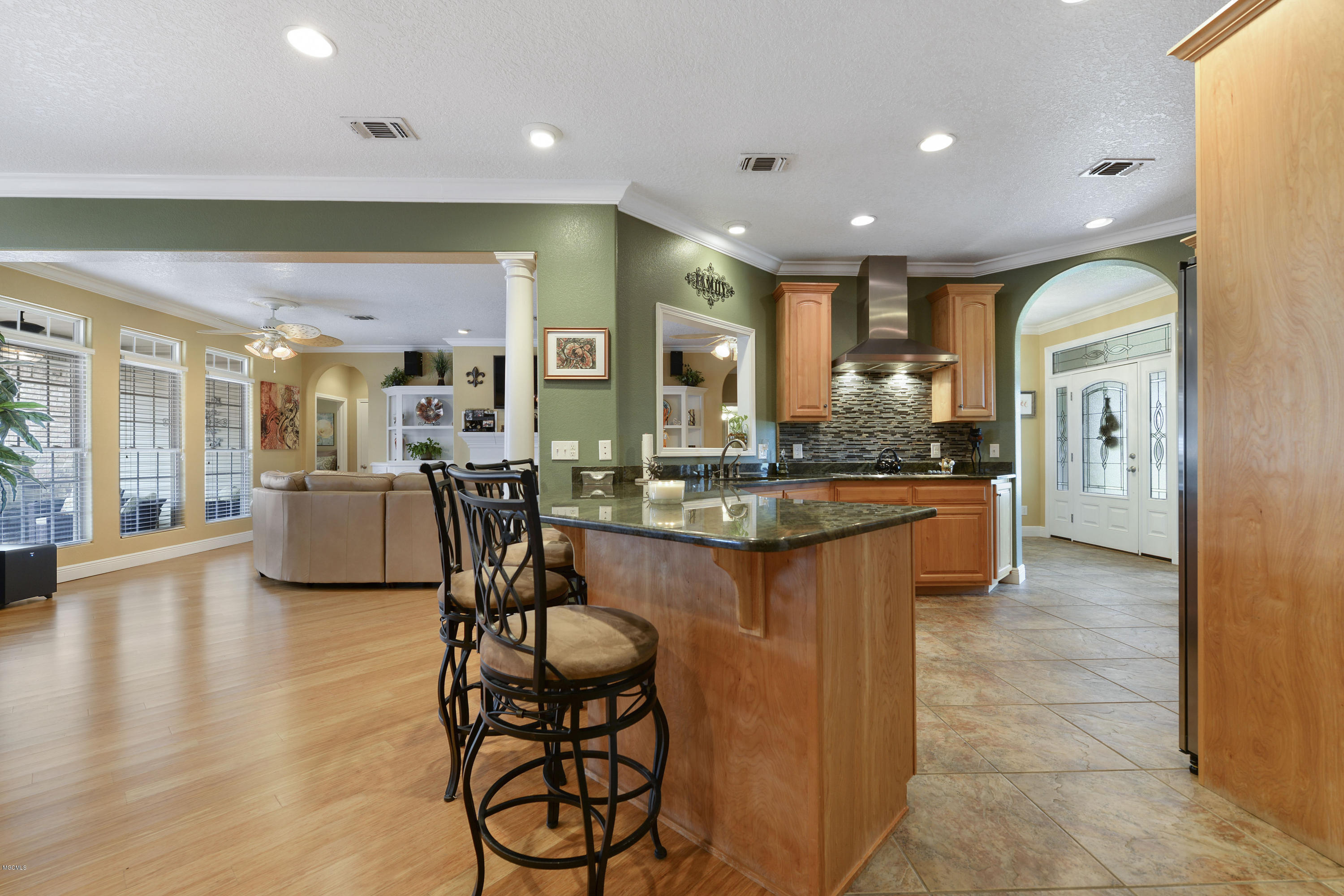 Kitchen bar