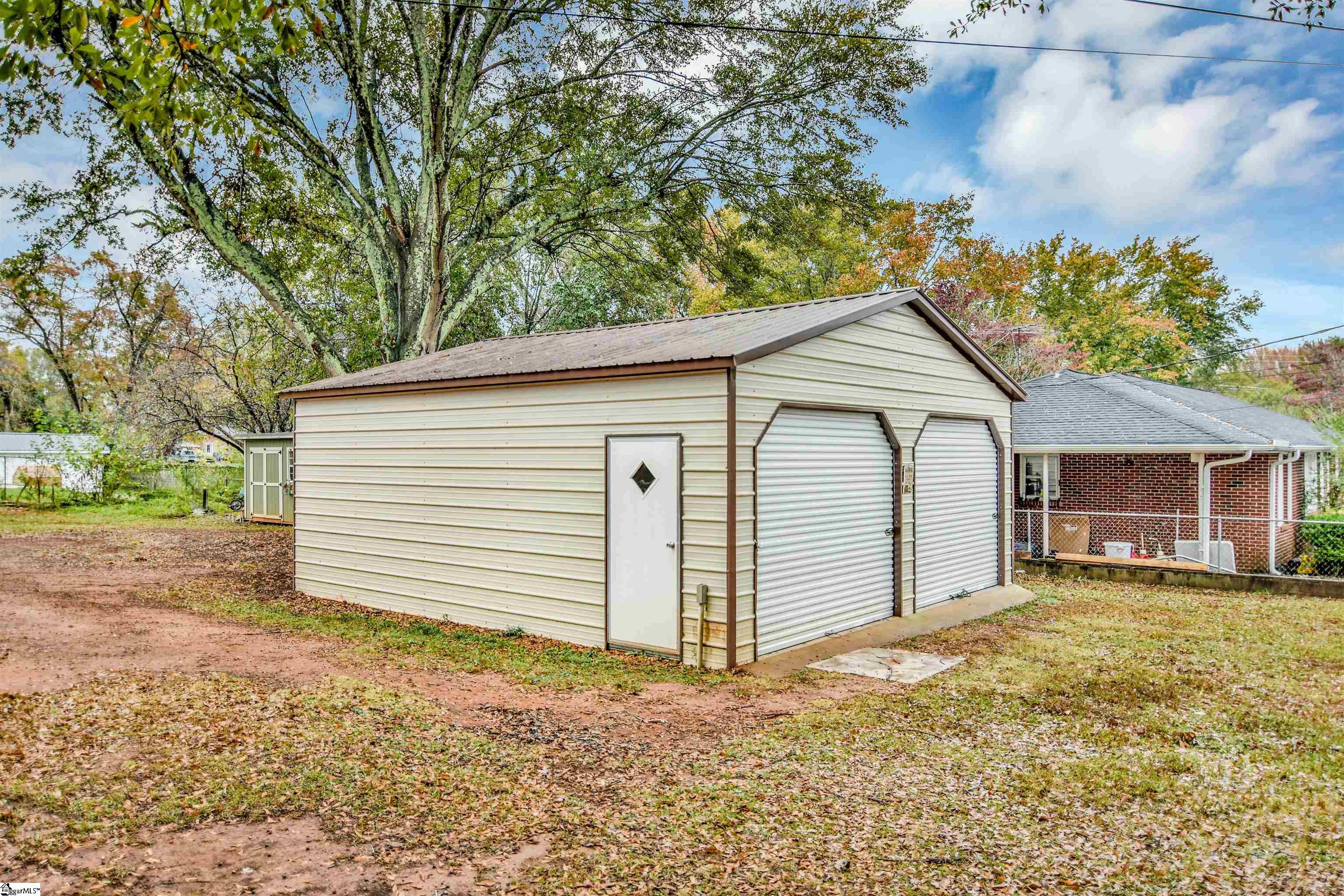 623 Watkins Road Greenville, SC 29617 - Photo 3 of 31 Gallery Image 3