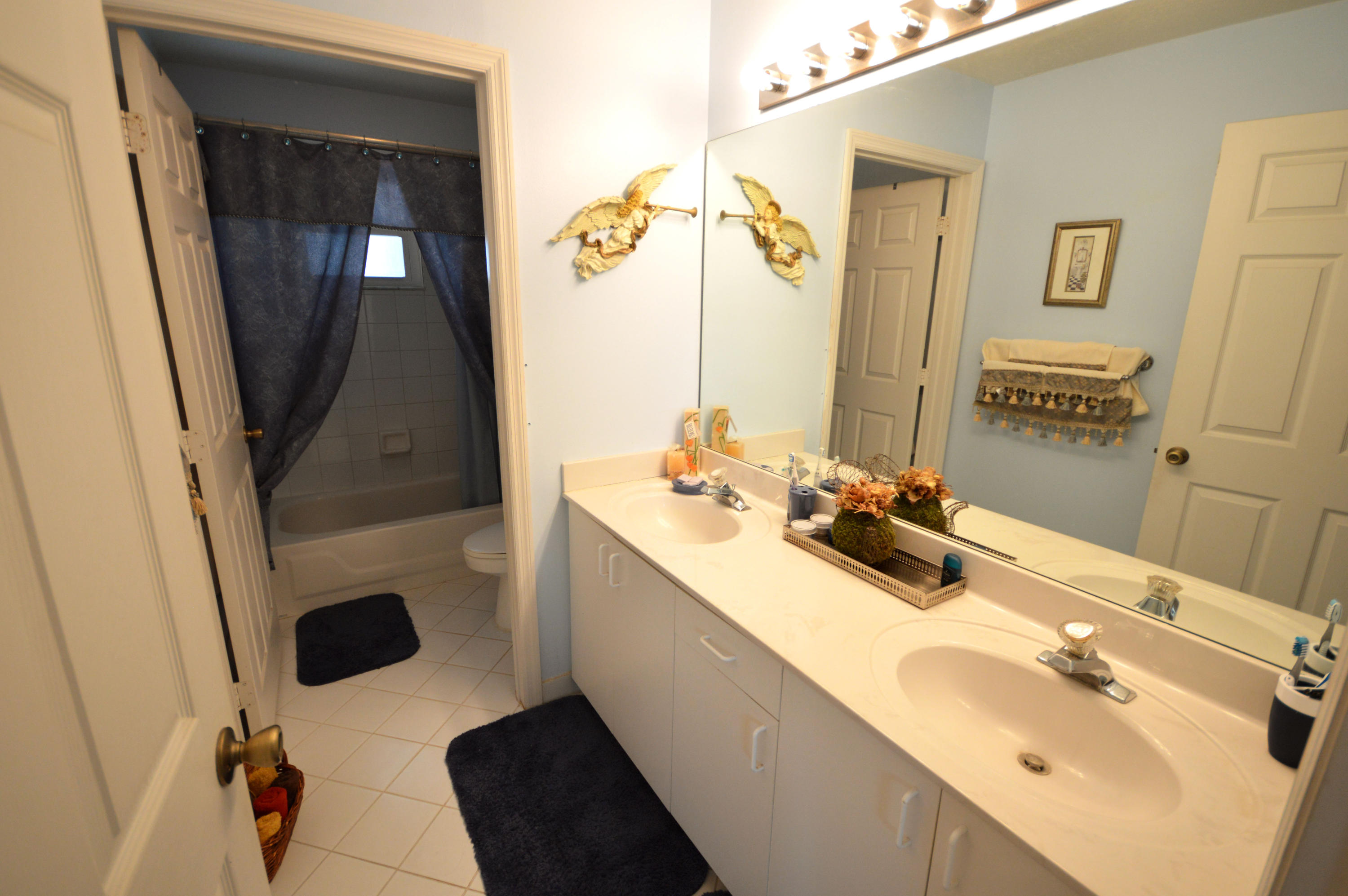 20963 Spinnaker Way Boca Raton, FL 33428 - Photo 19 of 22 Guest Bath