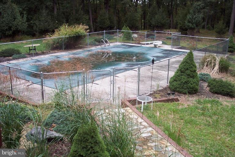2200 Tufton Ridge Road Reisterstown, MD 21136 - Photo 17 of 22 Swimming Pool
