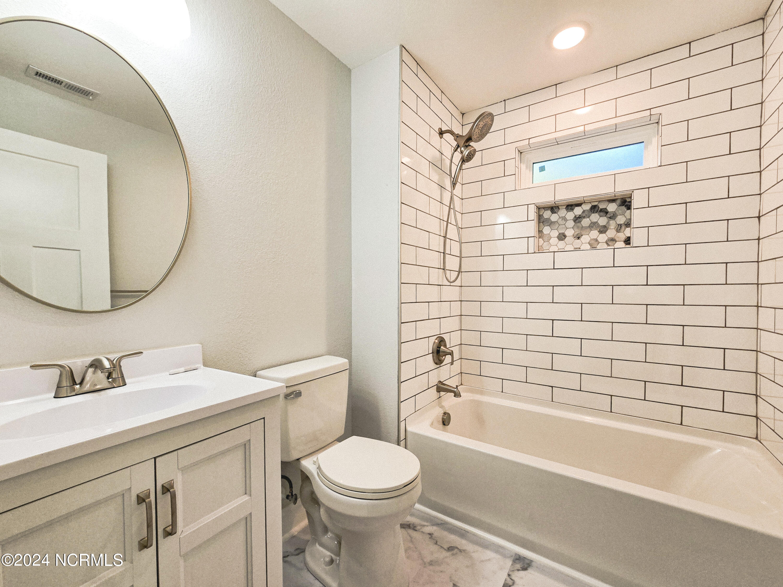 492 New Road Elizabeth City, NC 27909 - Photo 21 of 28 Hall Bathroom