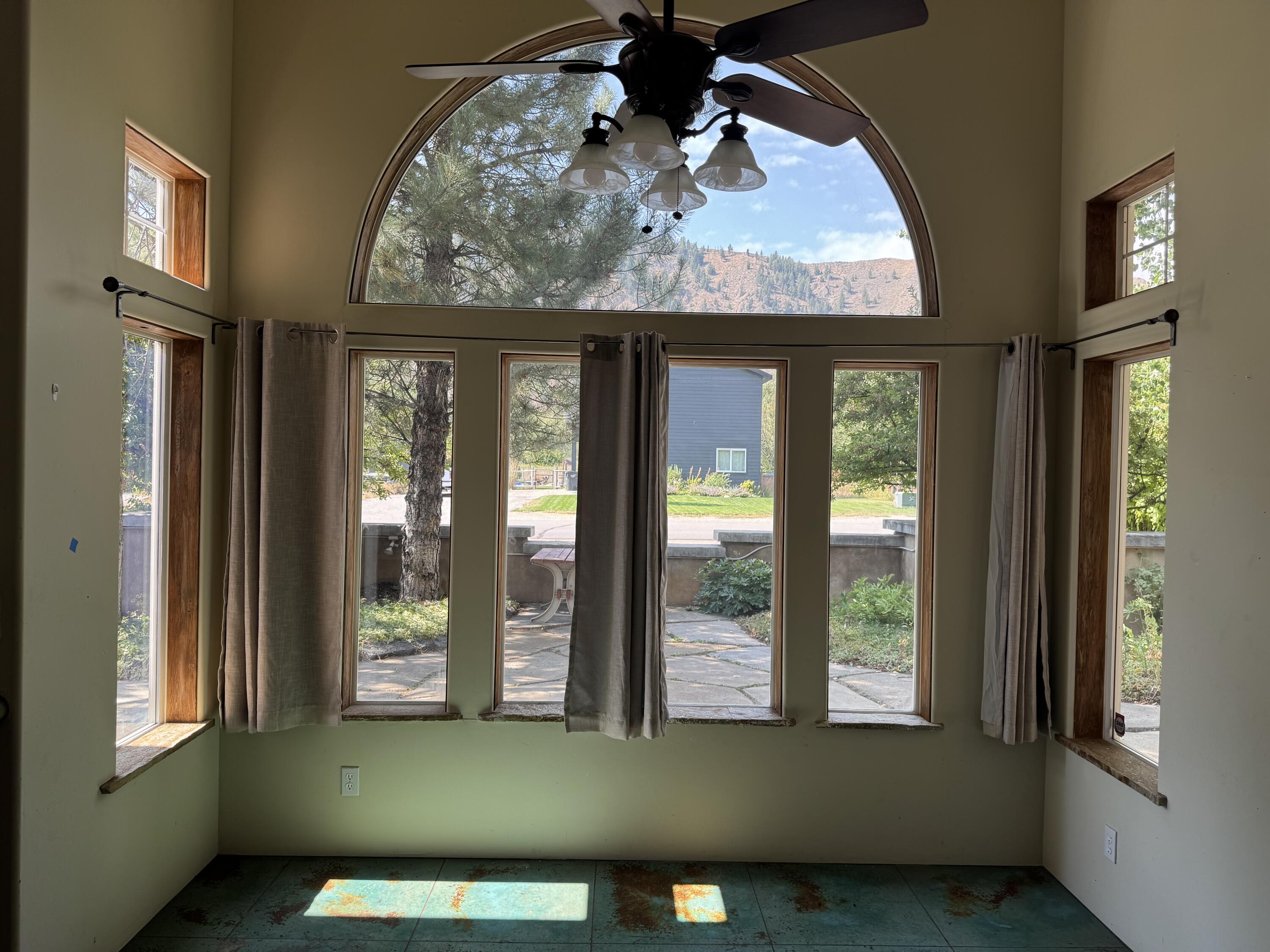 133 Treasure Lane Hailey, ID 83333 - Photo 8 of 16 Dining Area