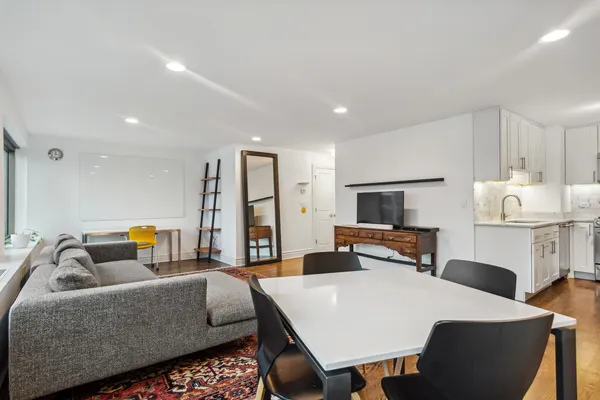 $3,300 | 247 East Chestnut Street, Unit 2503, Chicago, IL 60611