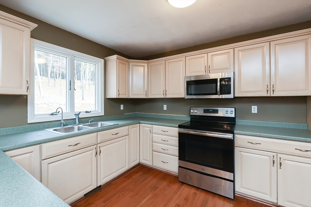 143 Rice Corner Road Brookfield, MA 01506 - Photo 11 of 37