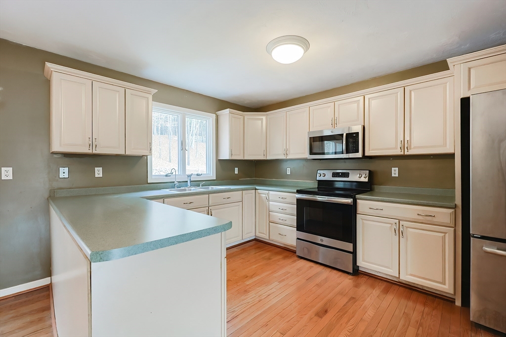 143 Rice Corner Road Brookfield, MA 01506 - Photo 6 of 37