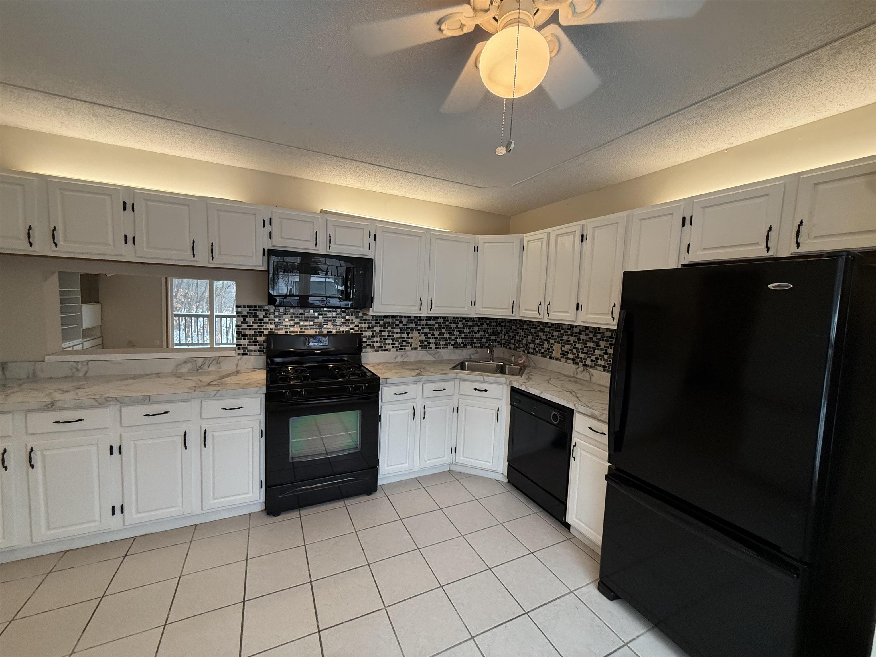 147 Middlesex Road Merrimack, NH 03054 - Photo 4 of 27 Gallery Image 4
