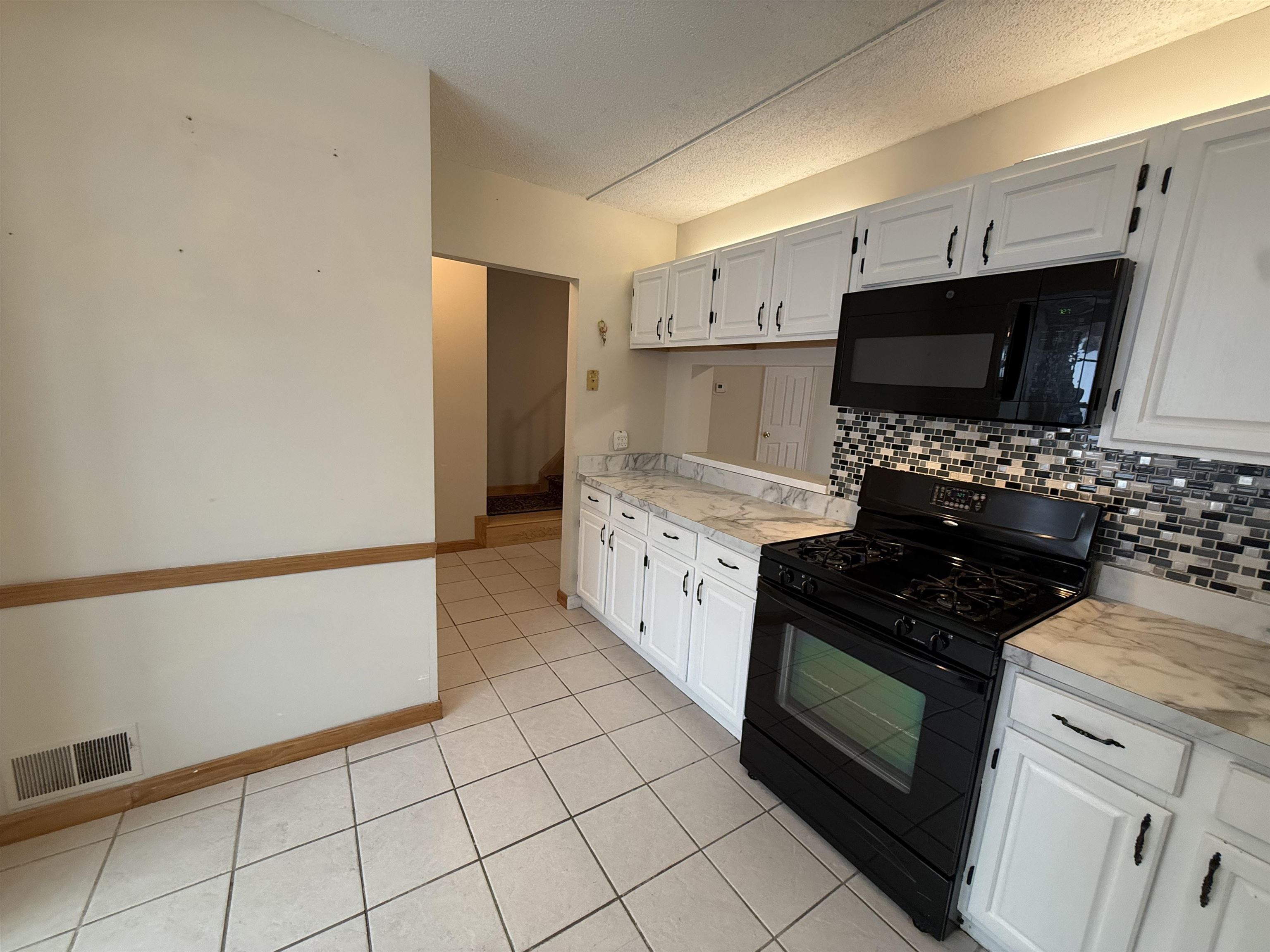 147 Middlesex Road Merrimack, NH 03054 - Photo 6 of 27 Gallery Image 6