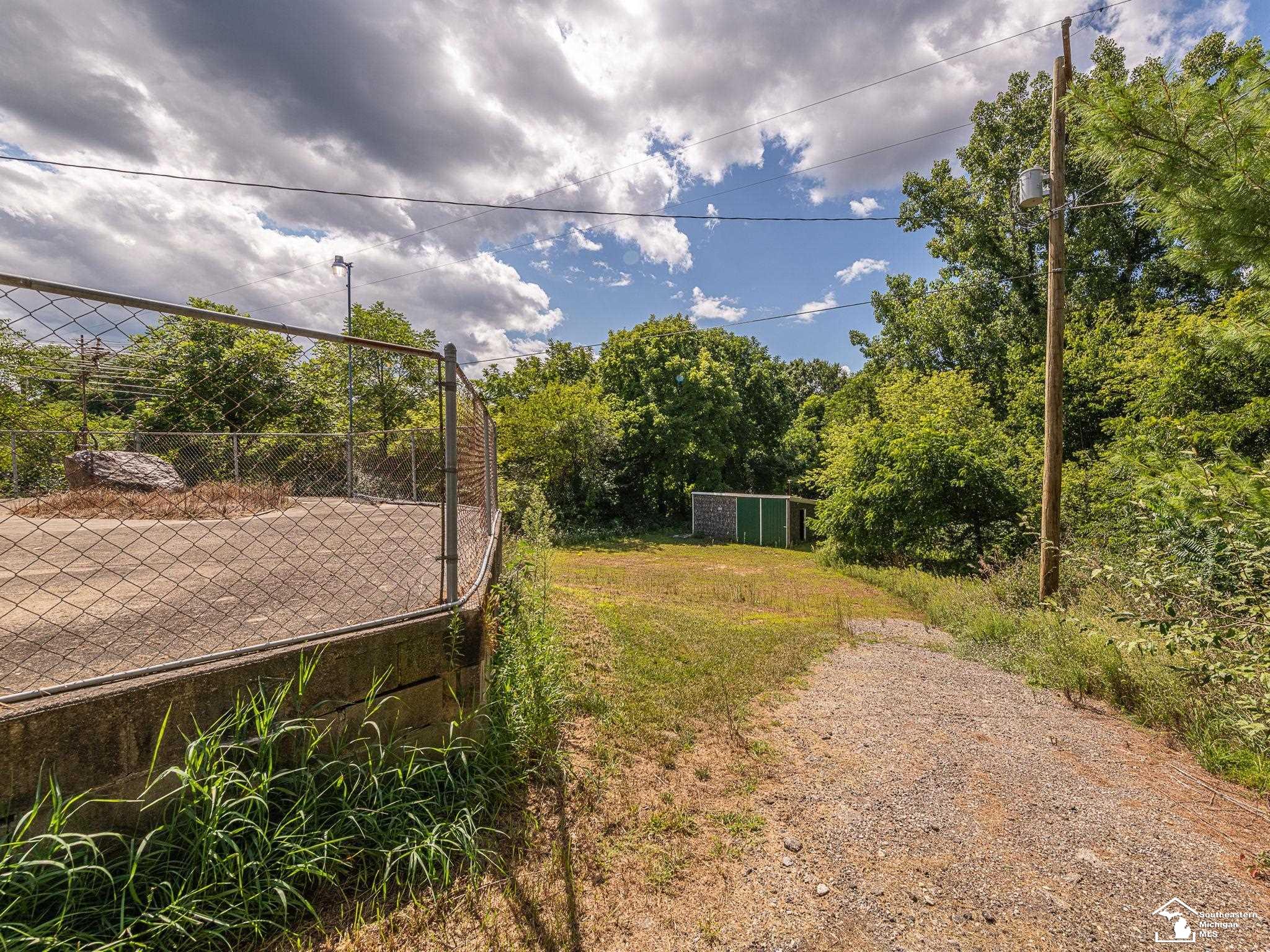 8706 Abbey Road Jackson, MI 49201 - Photo 32 of 37 50186756-64d58386-cb80-4d69-9b67-384fb039e114.JPG