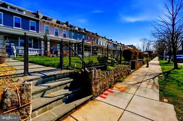 $2,600 | 1706 Massachusetts Avenue Southeast, Unit A, Washington, DC 20003