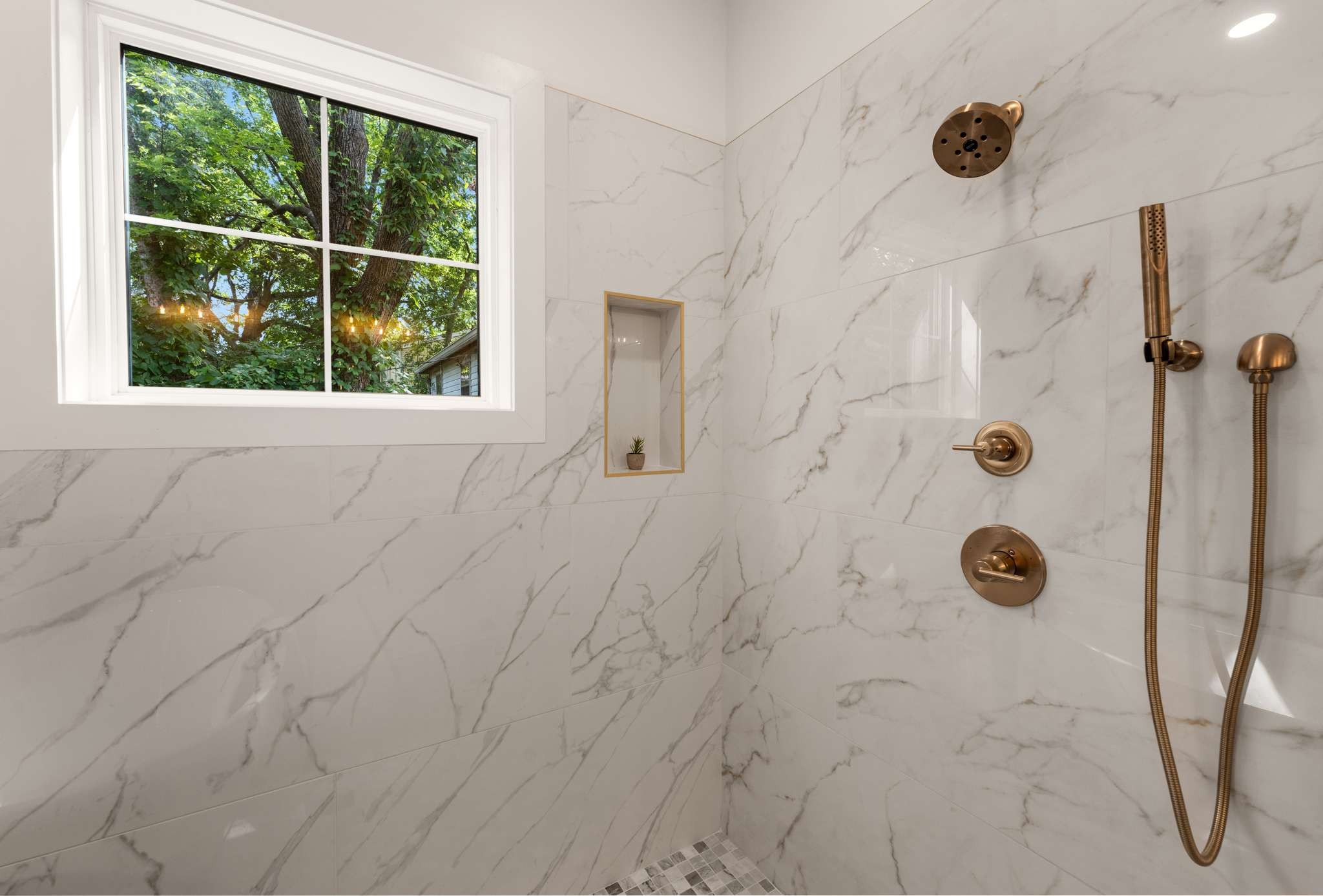 3512 Elkins Avenue Nashville, TN 37209 - Photo 21 of 36 a bathroom with shower window